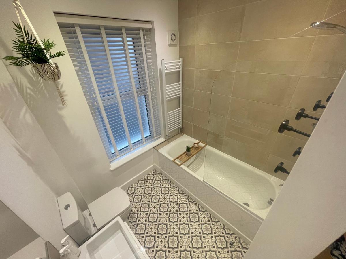 Seaview Flat With Balcony, Spacious 2 Bedroom เวอร์ทิง ภายนอก รูปภาพ